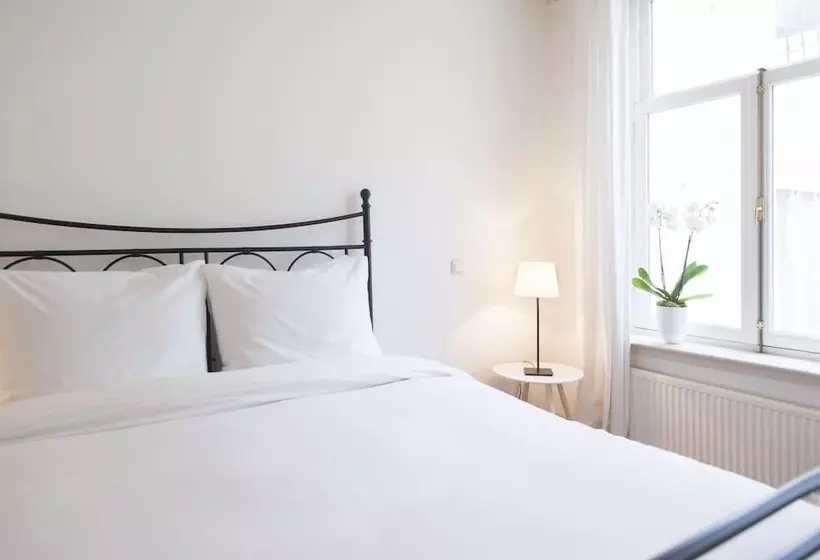 هتل Herengracht Canal Apartment