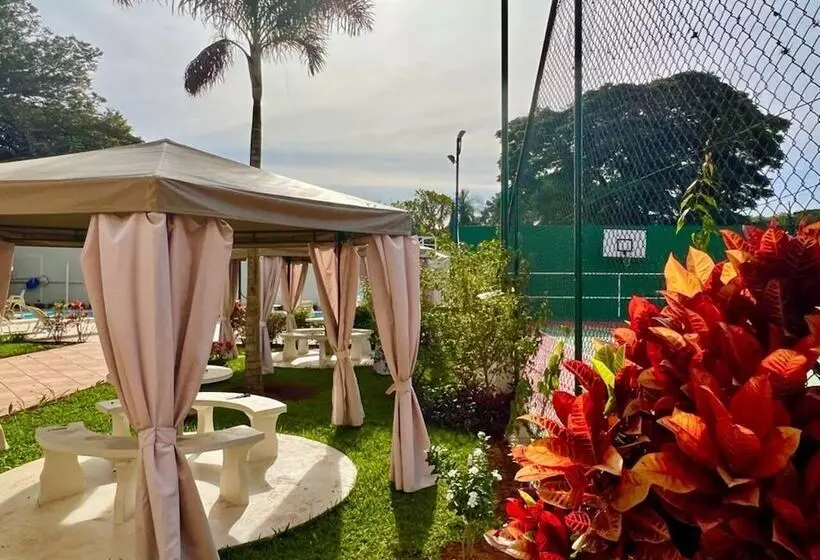 هتل The Helvetia Polo Villa