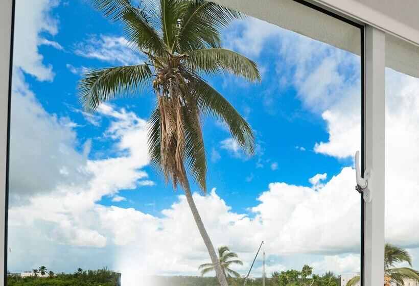 هتل The Sanctuary At Los Corales