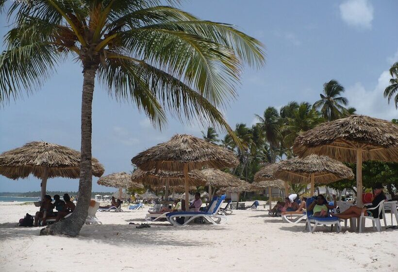 هتل The Sanctuary At Los Corales