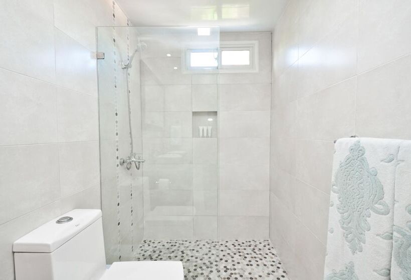 هتل The Sanctuary At Los Corales