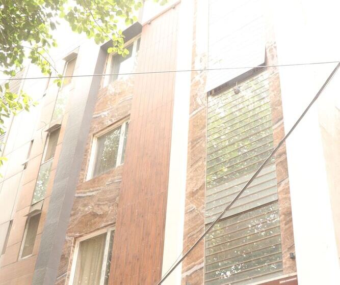 هتل Worth Paharganj