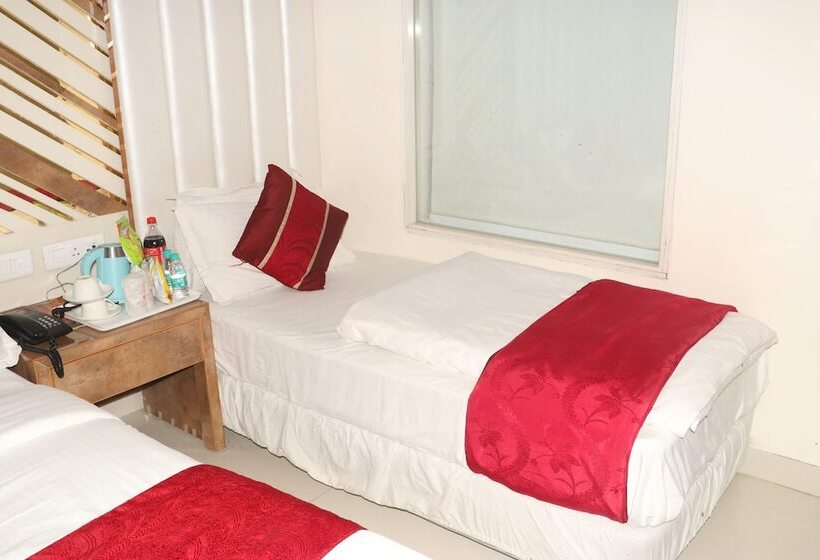 هتل Worth Paharganj