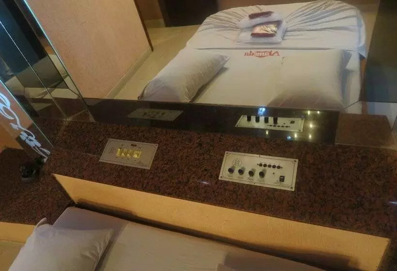 مُتل Alameda   Adults Only