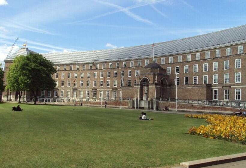 Pensão Westbourne Place Townhouse By Clifton Short Lets