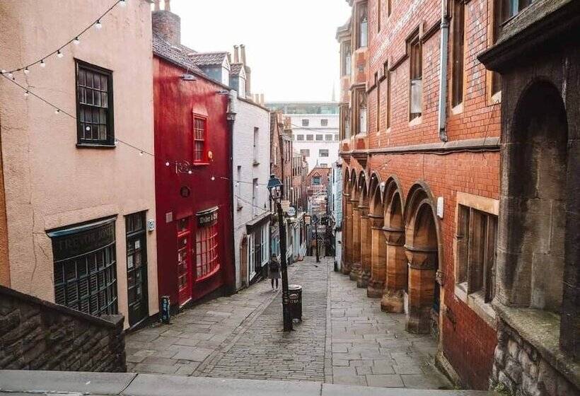 Pensão Westbourne Place Townhouse By Clifton Short Lets