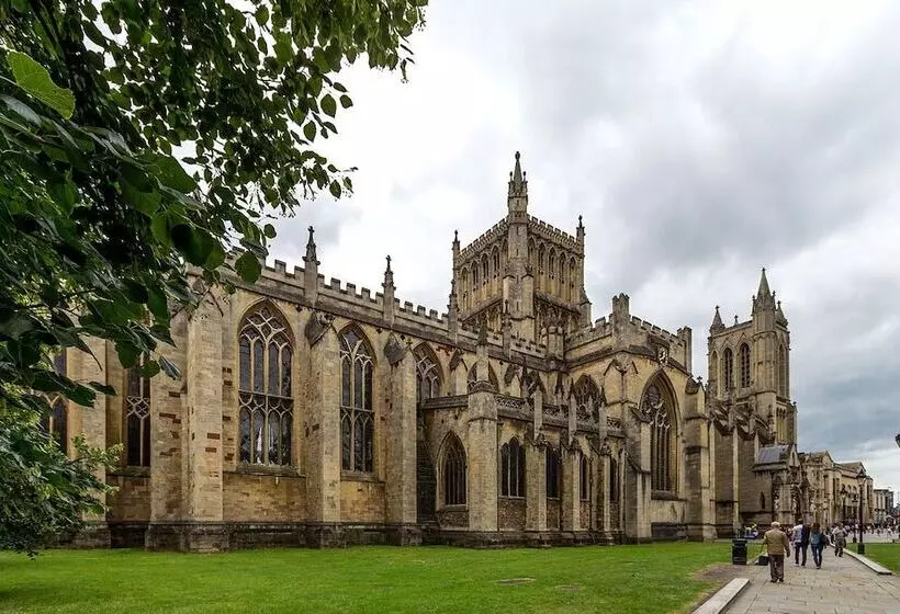 Majatalo Westbourne Place Townhouse   By Clifton Short Lets