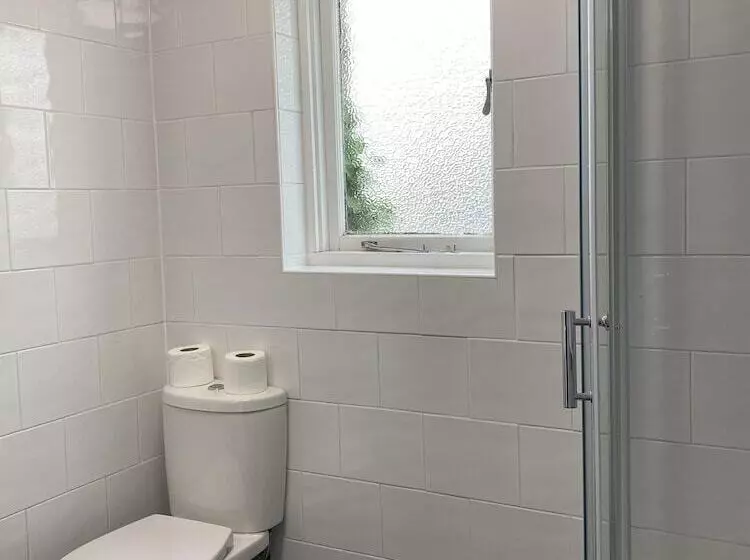 Majatalo Westbourne Place Townhouse   By Clifton Short Lets