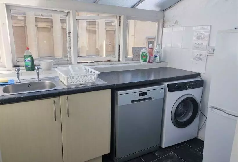 Majatalo Westbourne Place Townhouse   By Clifton Short Lets