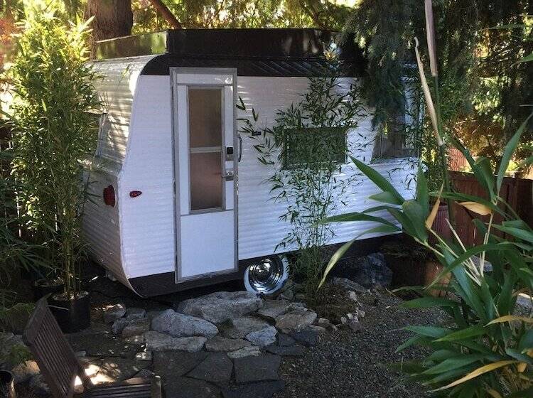 Seattle Glamping Zen Den