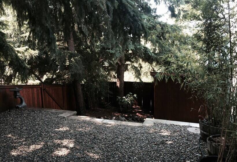 Seattle Glamping Zen Den