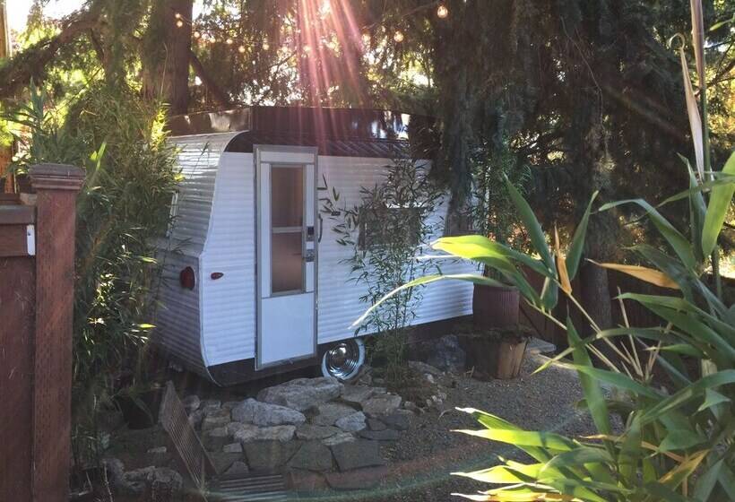 Seattle Glamping Zen Den