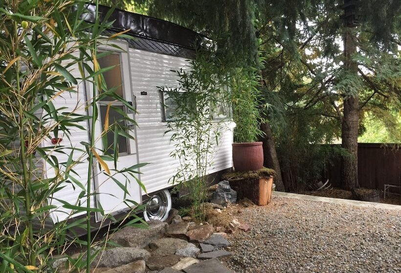 Seattle Glamping Zen Den