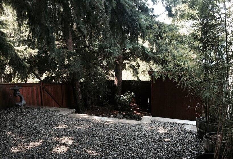 Seattle Glamping Zen Den