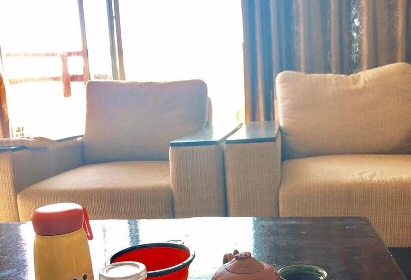 تختخواب و صبحانه Maidi Backpacker