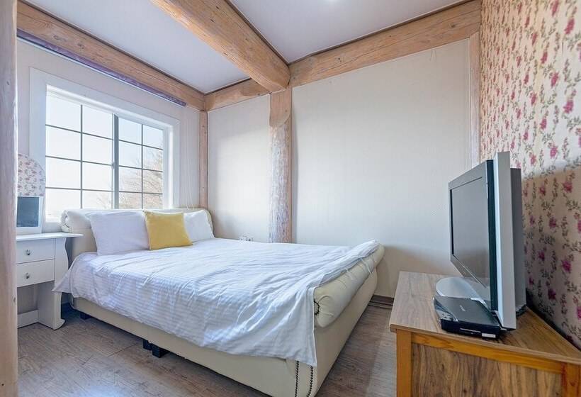 Ganghwa Izba Pension