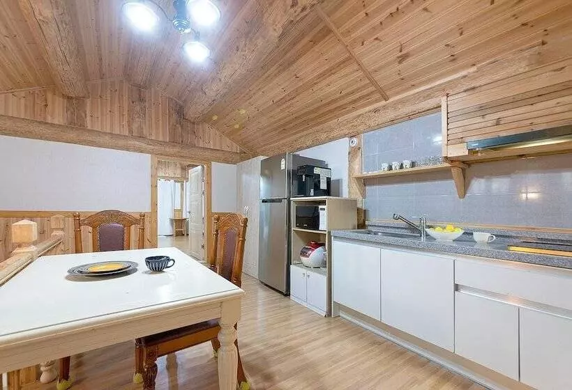 Ganghwa Izba Pension