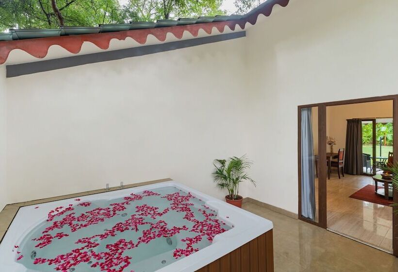 호텔 Aranya Vilas A Nature Resort