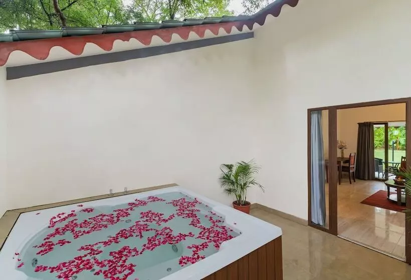 ホテル Aranya Vilas   A Nature Resort