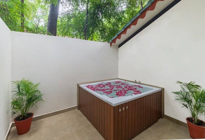 호텔 Aranya Vilas A Nature Resort