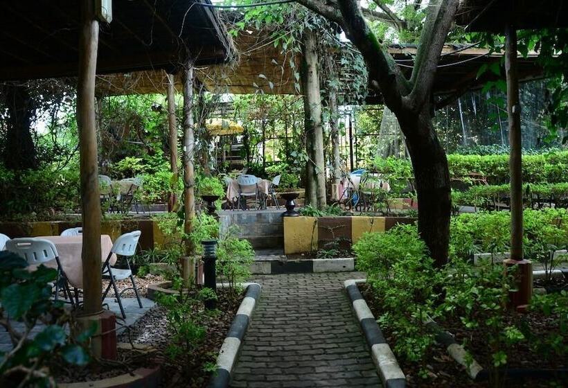 هتل Auberge Saint Jean Leopold Kanombe