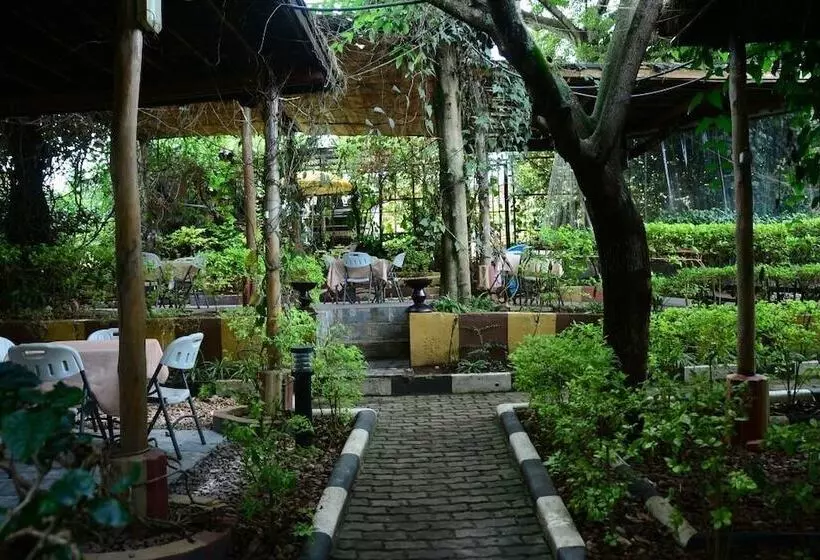 هتل Auberge Saint Jean Leopold Kanombe