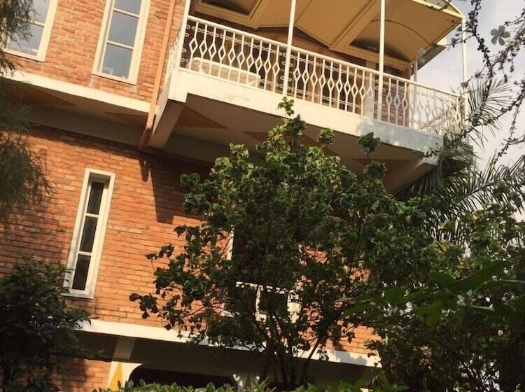 هتل Auberge Saint Jean Leopold Kanombe