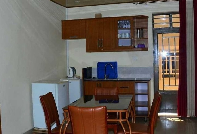 هتل Auberge Saint Jean Leopold Kanombe