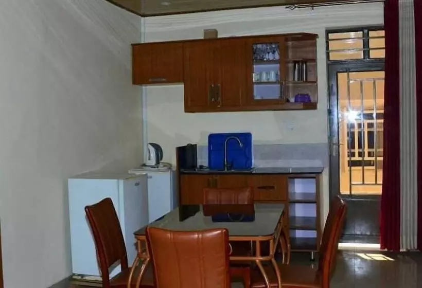 هتل Auberge Saint Jean Leopold Kanombe