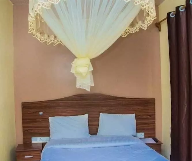 هتل Auberge Saint Jean Leopold Kanombe