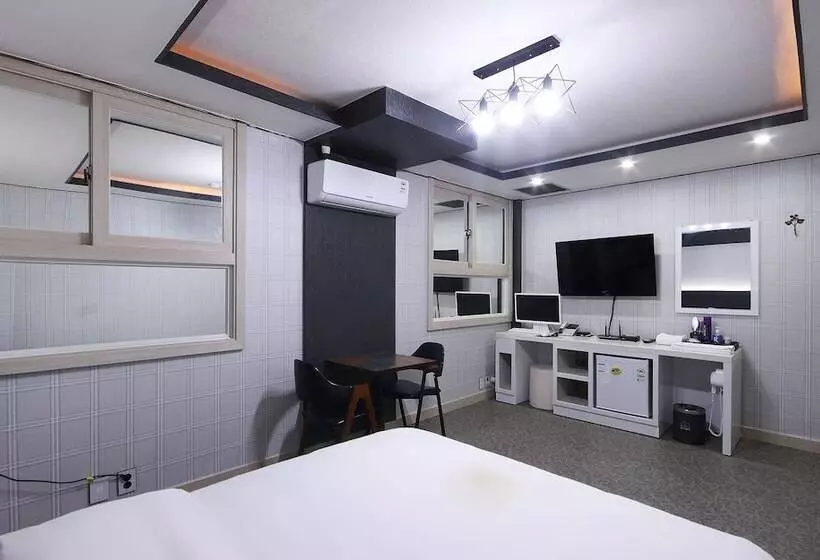 مُتل Gwangju Songjeong Station Spede
