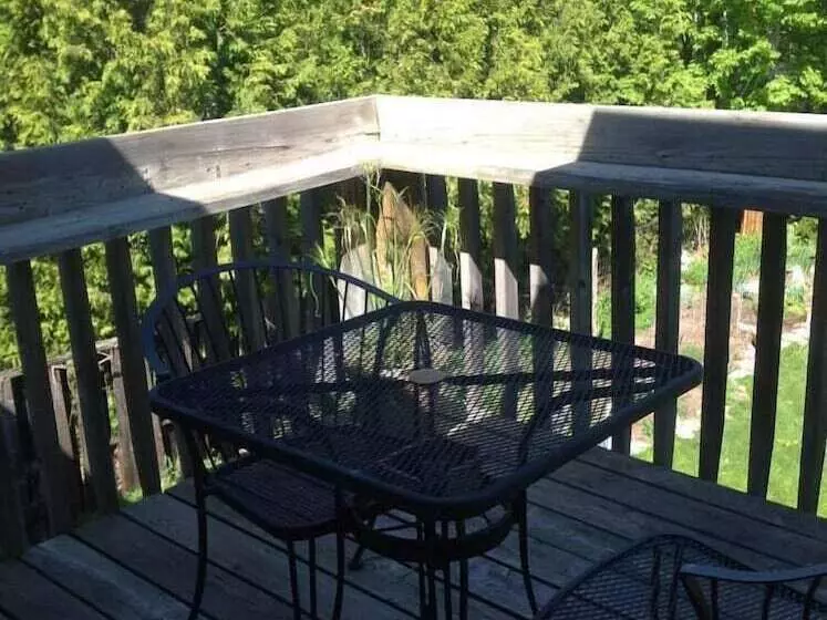 Hotelli Artisan Upstairs Guesthouse