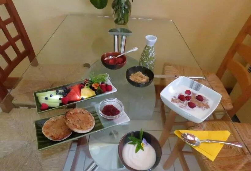 Hotelli Artisan Upstairs Guesthouse