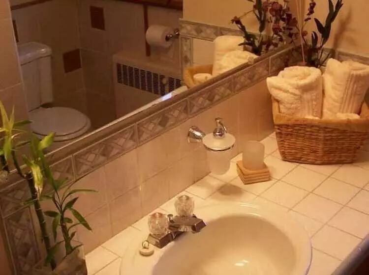 Hotelli Artisan Upstairs Guesthouse