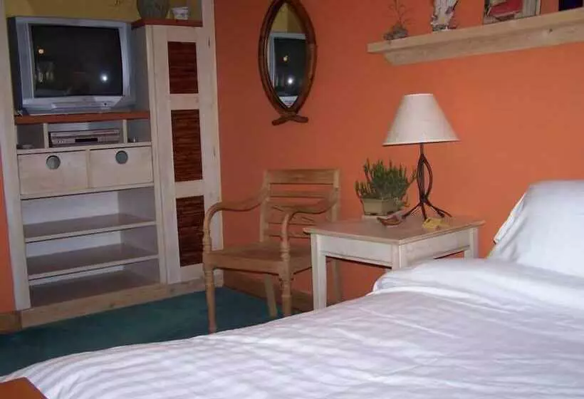 Hotelli Artisan Upstairs Guesthouse