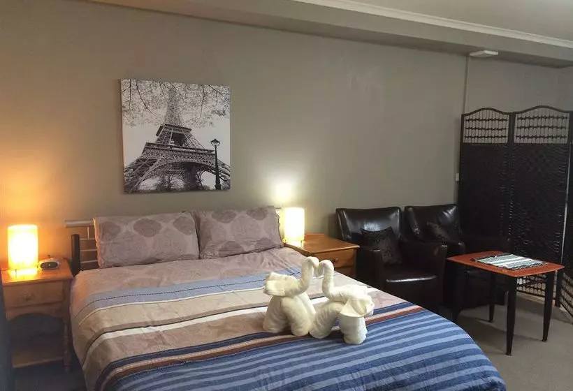 Australian Home Away @ Box Hill 21