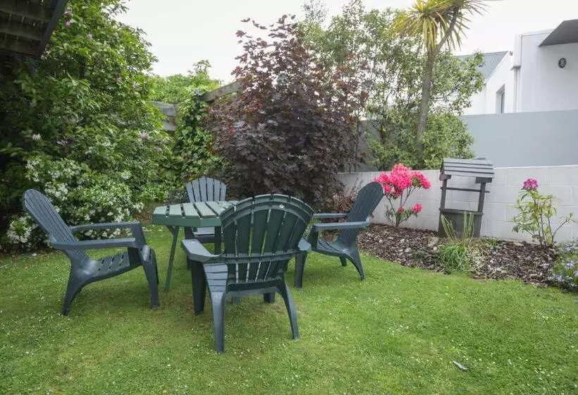 Caples Court Motel & Apartments