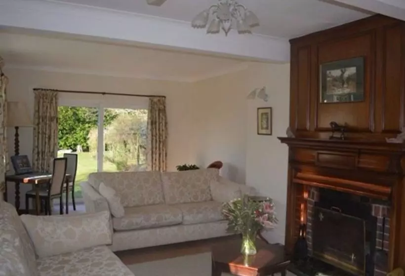 Отель Little Forest Lodge