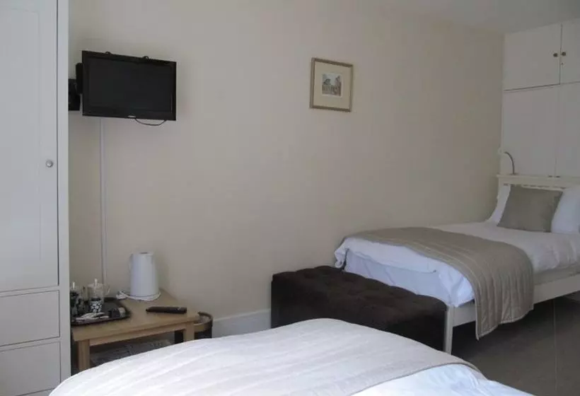 Отель Little Forest Lodge