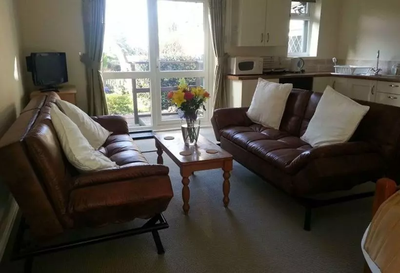 Отель Little Forest Lodge