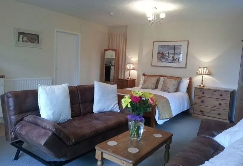 Отель Little Forest Lodge