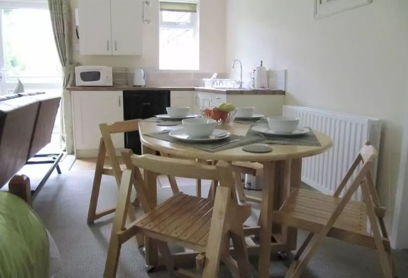 Отель Little Forest Lodge