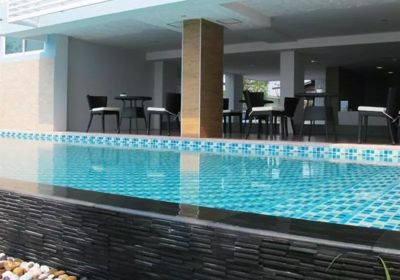 בית מלון כפרי Nantra Pattaya Baan Ampoe Beach