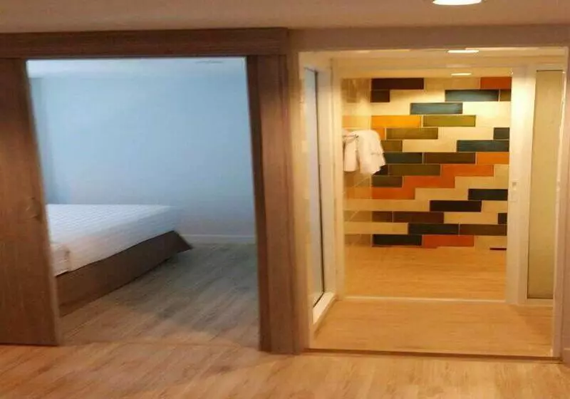 בית מלון כפרי Nantra Pattaya Baan Ampoe Beach