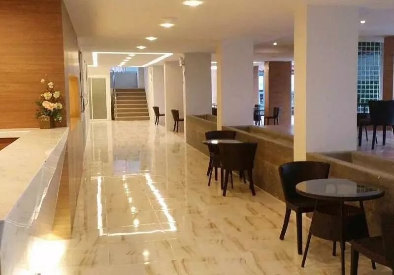 בית מלון כפרי Nantra Pattaya Baan Ampoe Beach