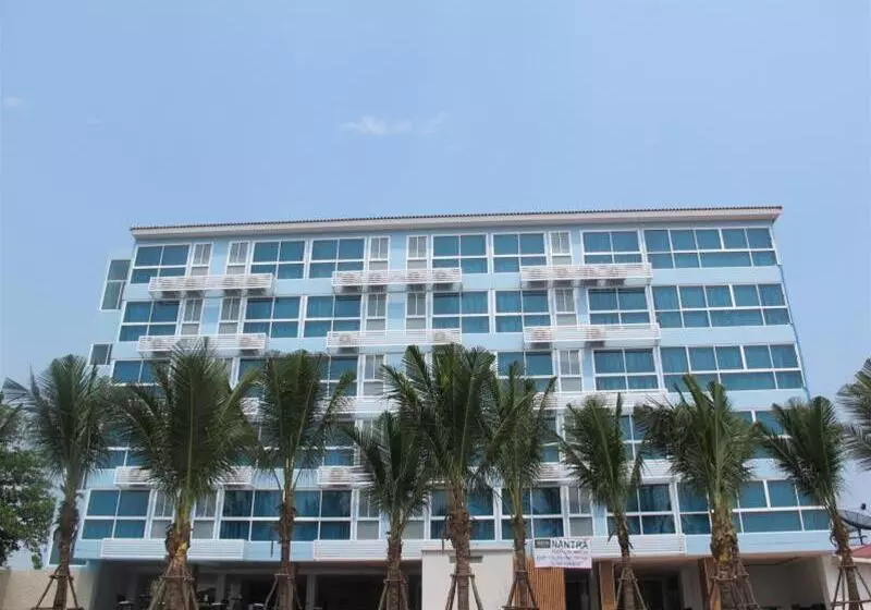 בית מלון כפרי Nantra Pattaya Baan Ampoe Beach
