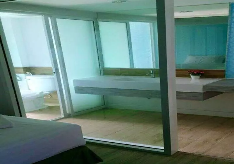 בית מלון כפרי Nantra Pattaya Baan Ampoe Beach