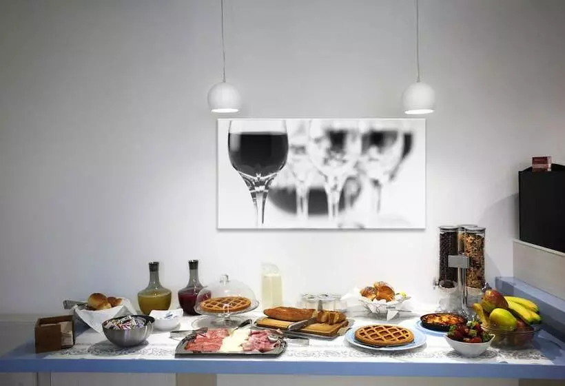 Отель Perla Gaia