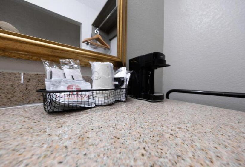 Отель Red Roof Inn Charlottesville