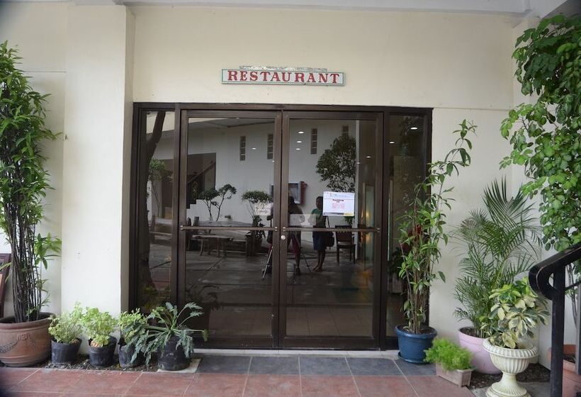 Szálloda Reyna S The Haven And Gardens